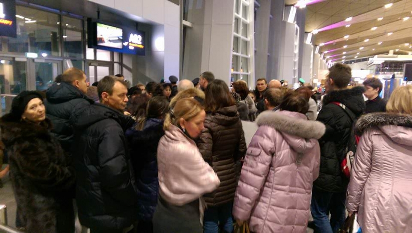 Часть пассажиров рейса КС136 до сих пор находится в Москве