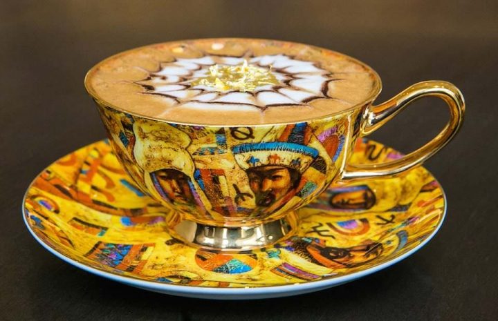 В Алматы сварили кофе с сусальным золотом