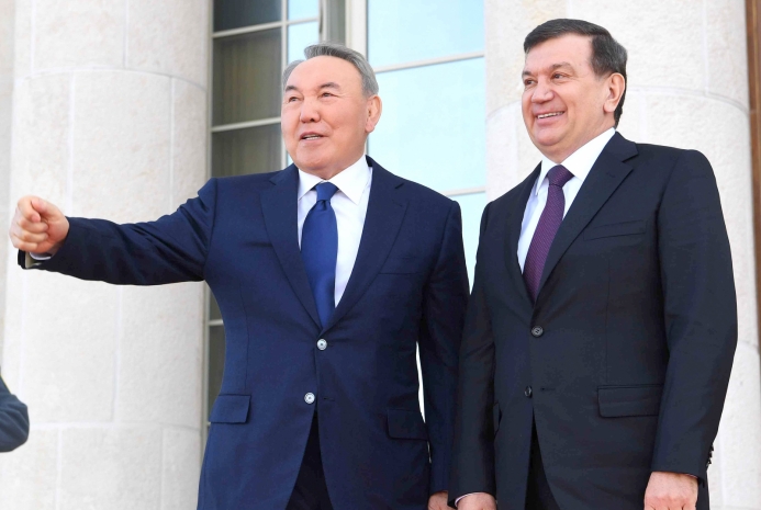 Назарбаев подписал закон о пунктах пропуска на казахстанско-узбекской границе