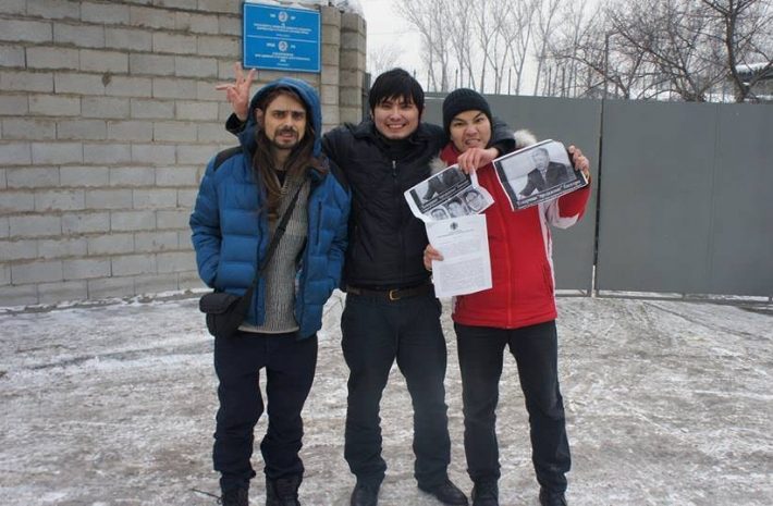 Алматинский блогер решил прорваться в Ак Орду