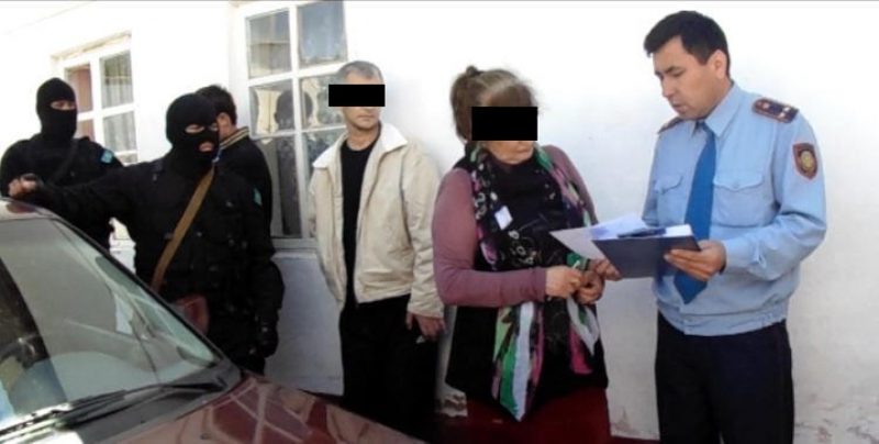 Полицейские задержали семью наркосбытчиков