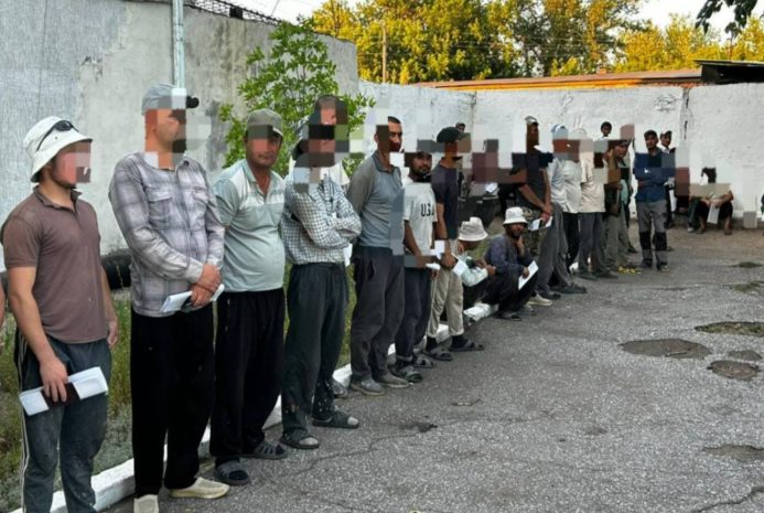 50 иностранных граждан работали без разрешений в Карагандинской области