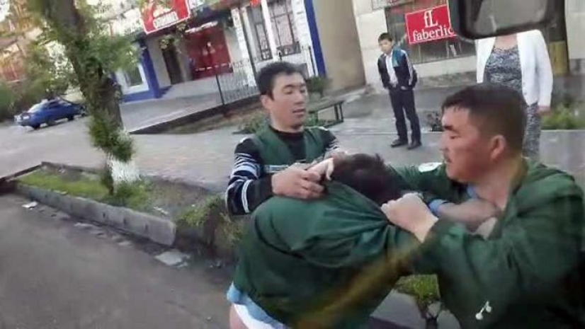 В Шымкенте водители Green Bus устроили драку на дороге