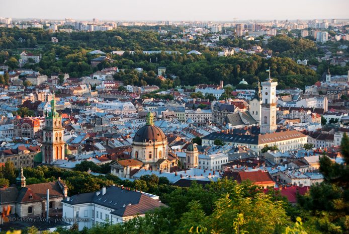 Казахстанские дипломаты пока останутся в Украине — МИД РК