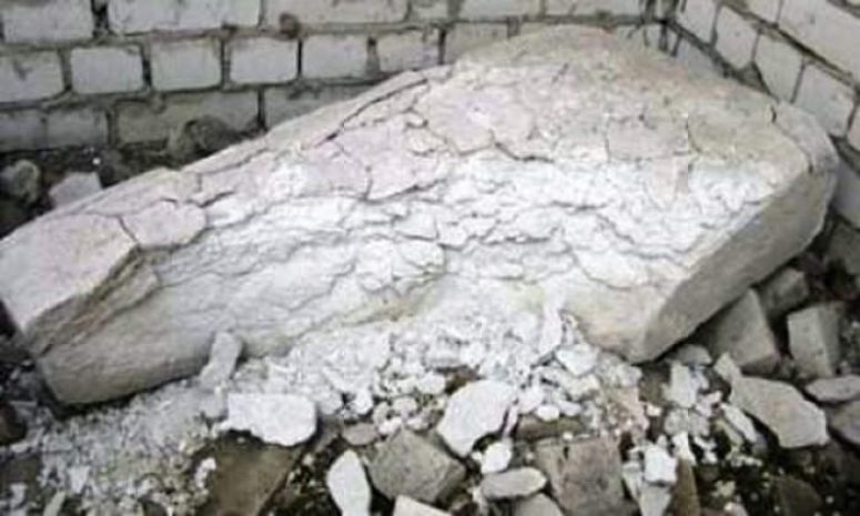 В Акмолинской области двух человек придавило бетонной плитой