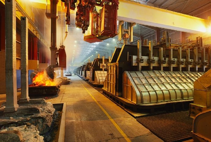 Рабочего задавило тележкой на электролизном заводе в ПавлодареЭксклюзив