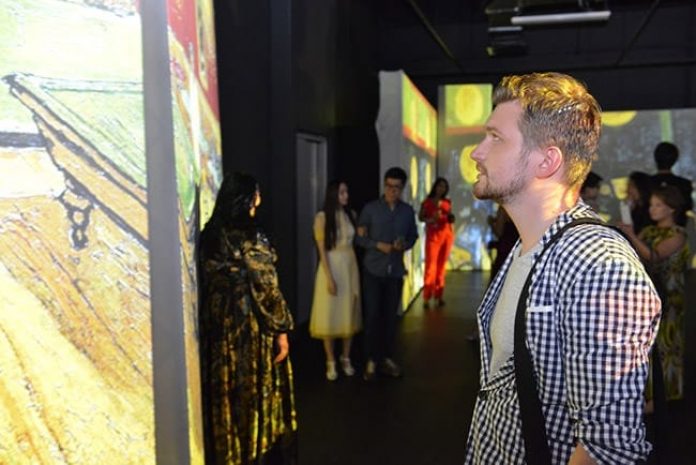 Мультимедийный Ван Гог покоряет сердца алматинцев [фото]Эксклюзив