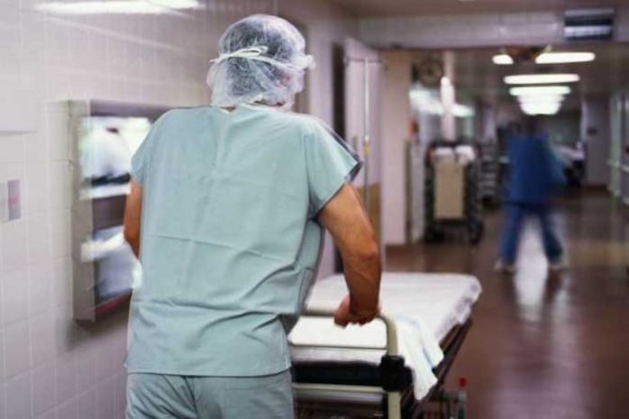 Перебегавшего дорогу в неположенном месте мальчика сбил автомобиль в Уральске