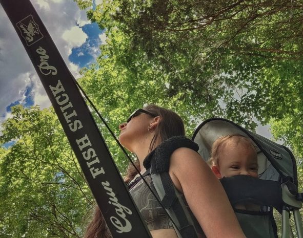 Женщина учит двухлетнюю дочь тому, что «убивать — это нормально»