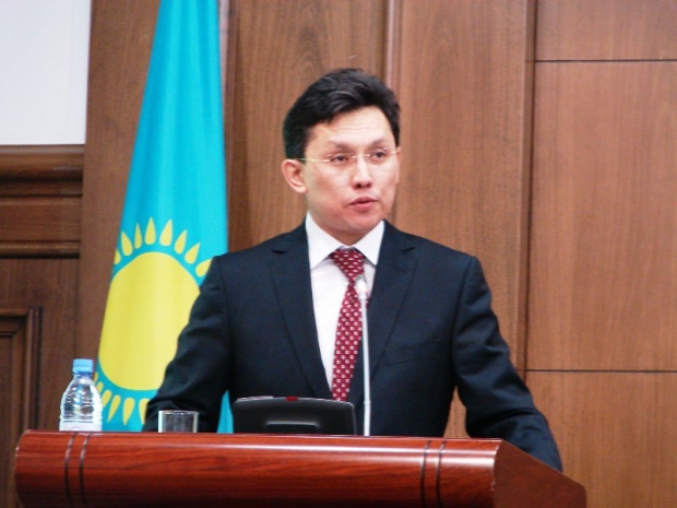 Назарбаев: 20-30% казахстанской экономики находится в тениЭксклюзив