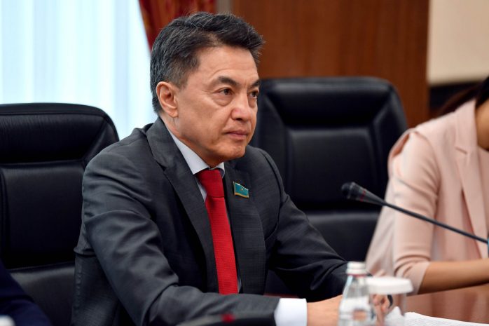 Статусом неприкосновенности могут наделить уполномоченного по правам человека в РК