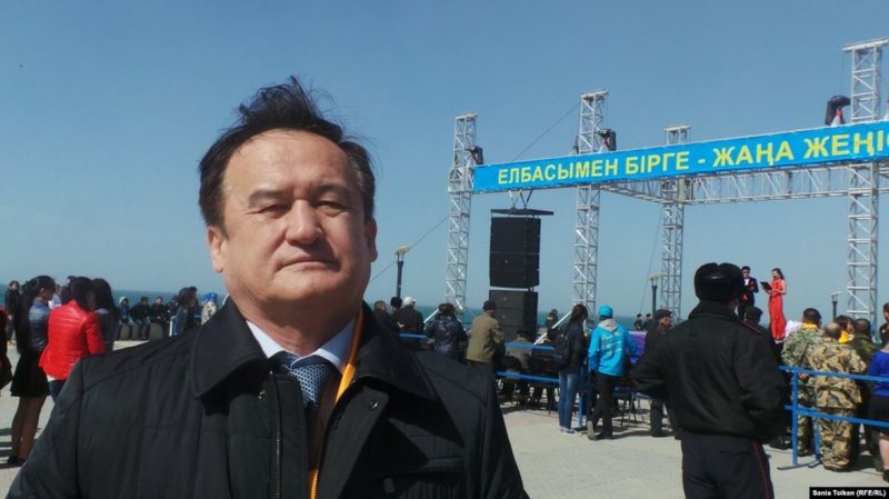 Требует исключить из Конституции статью о русском языке член партии «Ак жол»