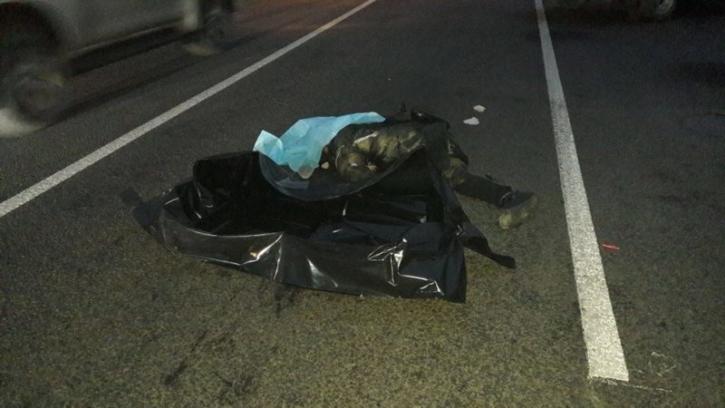 В Алматы автобус сбил сидящего на асфальте мужчину