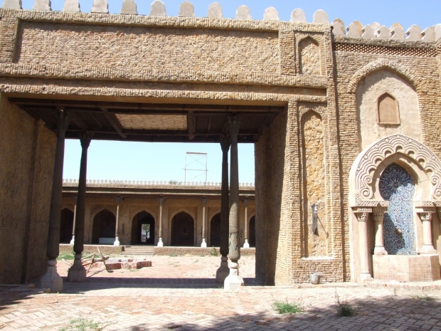 Мы часть земли взяли — аким Алматы об этноауле на территории «Казахфильма»