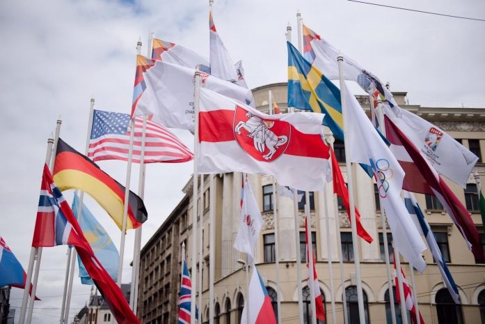 Флаг Беларуси заменили на оппозиционный на ЧМ по хоккею