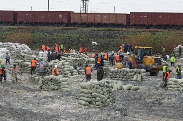 20 000 тенге за тонну — в акимате рассказали о «черных копателях» в Аксу