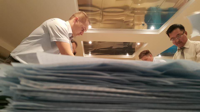 В Алматы скандал с «вбросом бюллетеней» набирает обороты