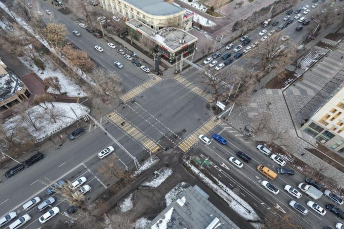 Алматыда кейбір бағдаршамдардың жұмысы жүктелген қиылыстарда өзгертілуде