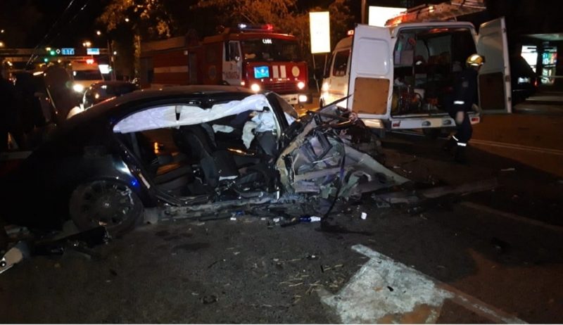 Пьяный водитель спровоцировал кошмарное ДТП в Алматы