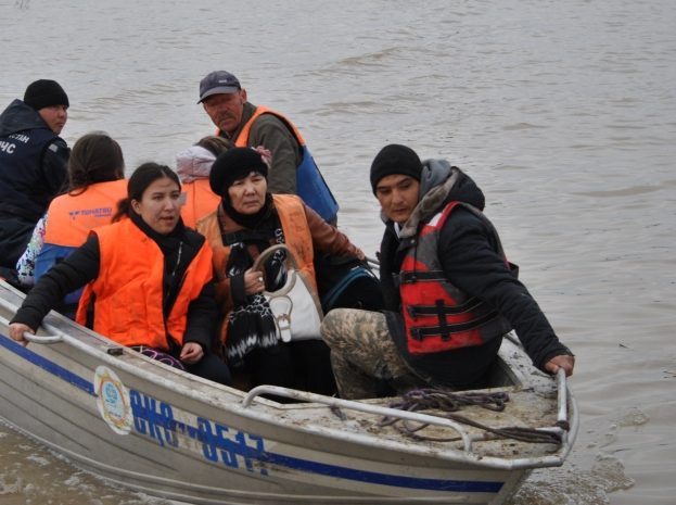 Как в регионах Казахстана продолжают бороться с паводками. ФОТО