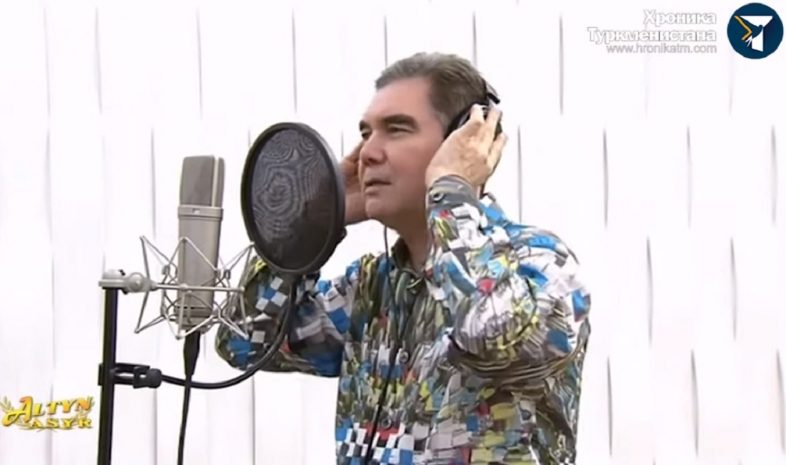 Как он проводит лето — репортаж об отпуске Бердымухамедова