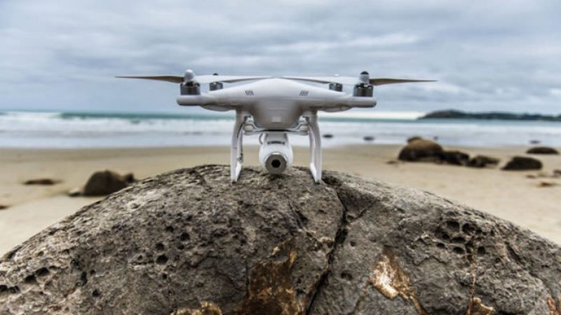 Ученые тестируют самообучающийся летательный дрон