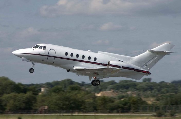 Самолет Hawker экстренно вернулся в аэропорт Алматы