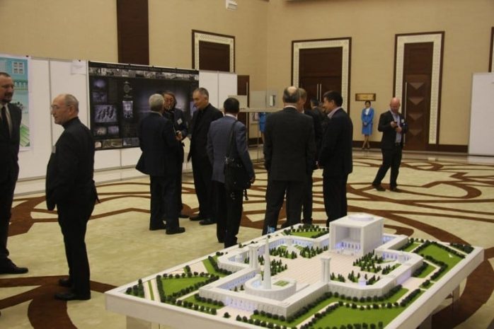 К. Бишимбаев: «На пантеон денег нет»