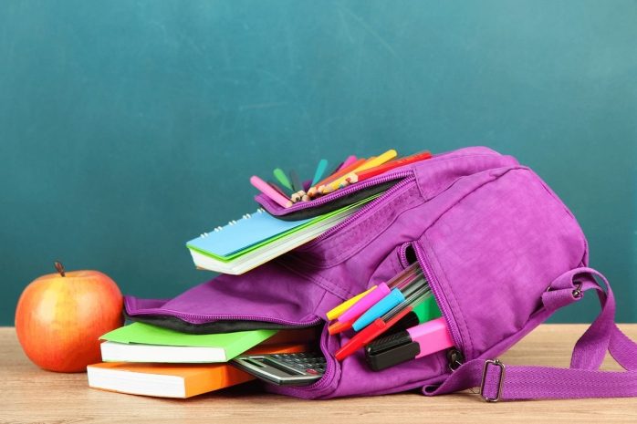 На планшеты заменят тяжелые рюкзаки школьников в Казахстане