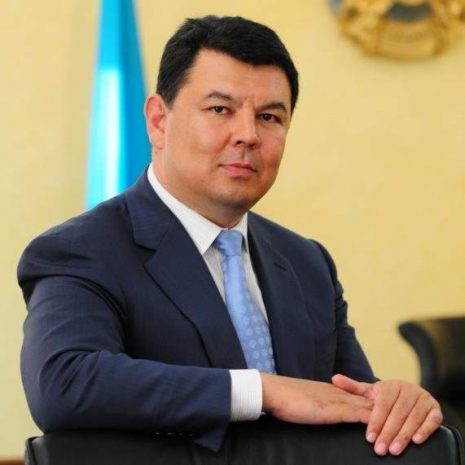 К. Бозумбаев рассказал, как «маститейшие журналисты» предлагали «впрячься за него»