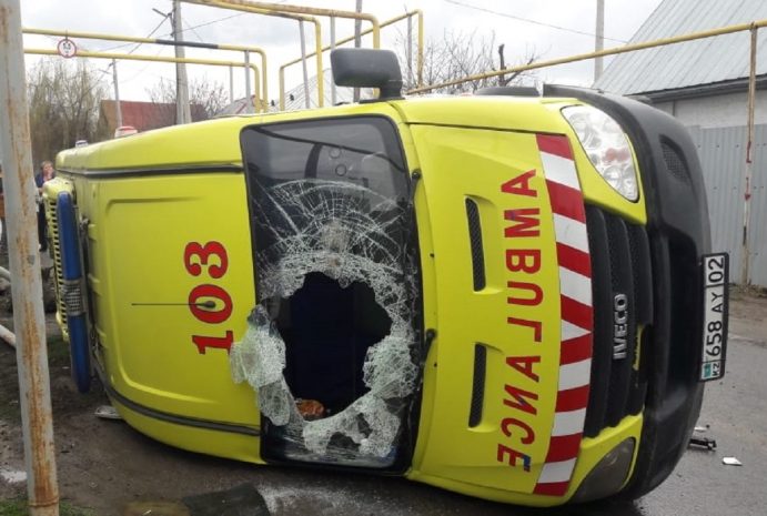 Машина скорой помощи перевернулась в КалкаманеЭксклюзив