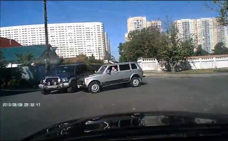 ДТП в Алматы: «Нива» влетела во внедорожник. ВидеоЭксклюзив