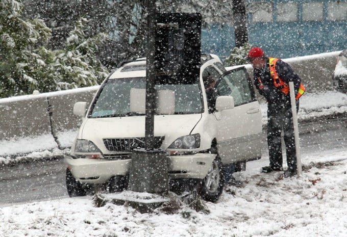 Из-за снега в Алматы произошло уже 52 ДТПЭксклюзив