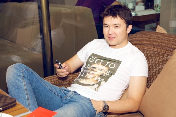 Казахстанский КВНщик написал песню о девальвацииЭксклюзив