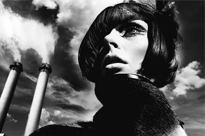 Коко Роша в образе Твигги на обложке азиатского глянца