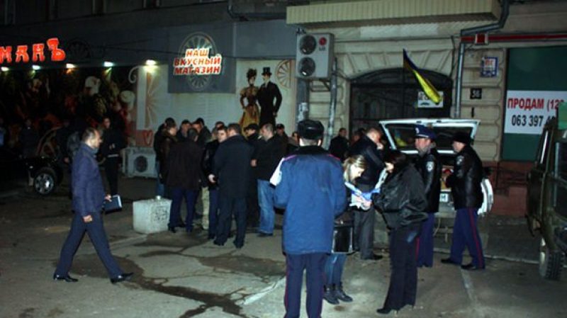 В Одессе во время движения поезда взорвали железнодорожные пути