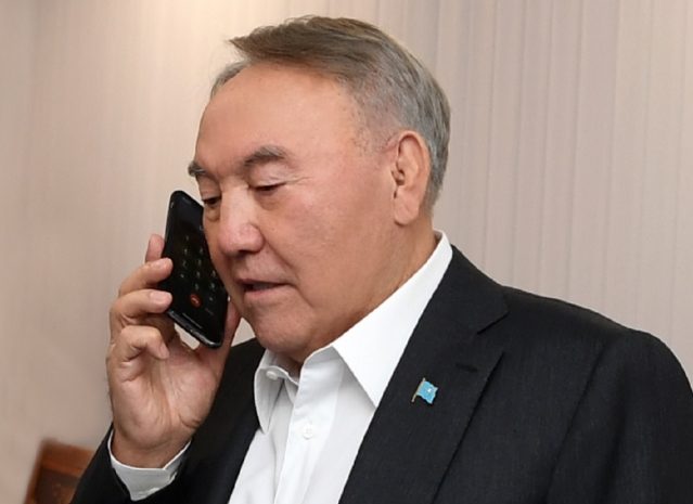 Елбасы провел телефонные переговоры с акимами