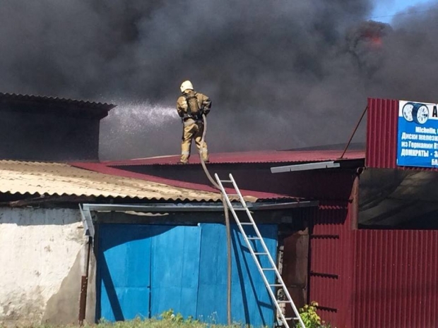 Пожарные спасли жилые дома от возгорания в Талдыкоргане