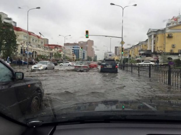 В Астане откачали около 5000 кубометров воды