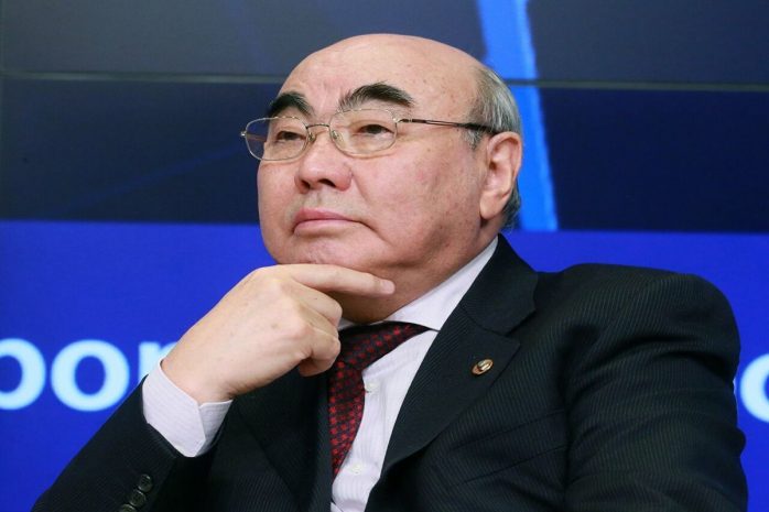 По делу «Кумтора» в Кыргызстан прибыл Аскар Акаев