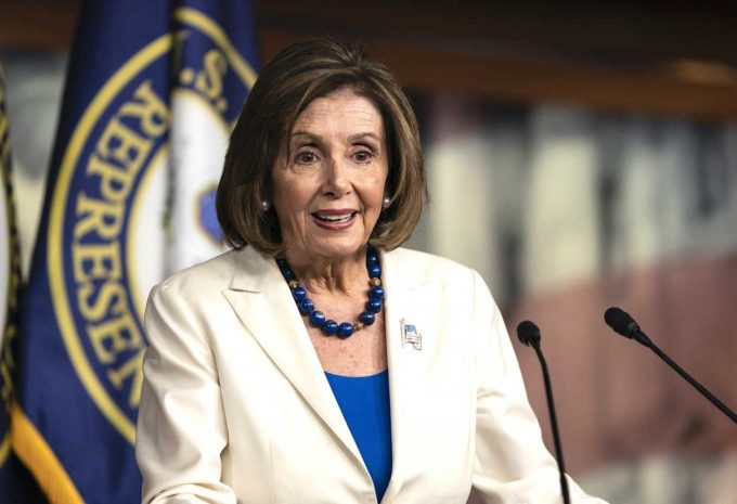 Быть лидером демократов в новой палате представителей США отказалась Нэнси Пелоси