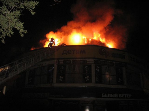 Очередное кафе сгорело дотла в центре КарагандыЭксклюзив