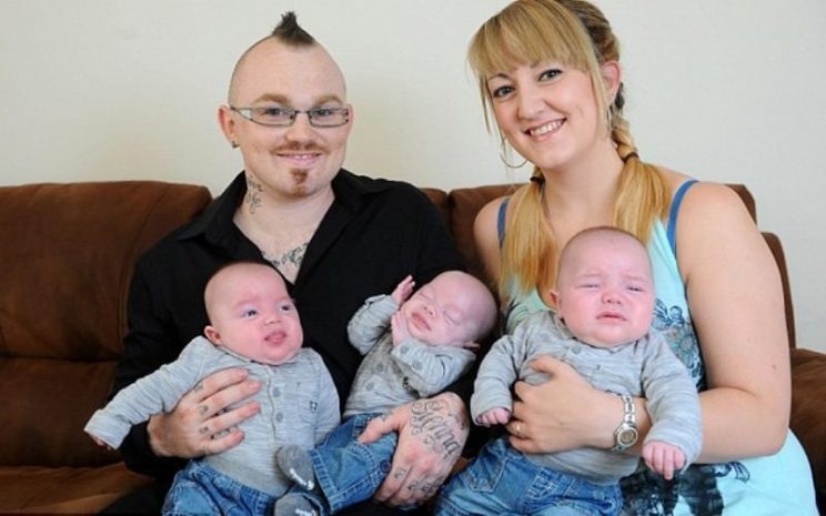 Необычная беременность закончилась рождением тройни