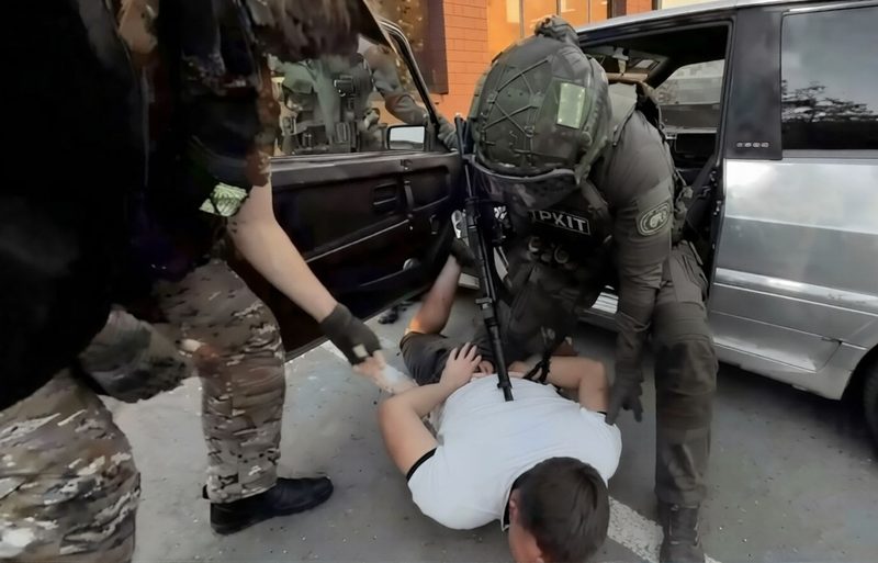 Группу вымогателей задержали в Павлодарской области