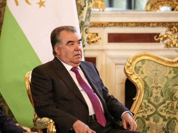 Рахмон поблагодарил Токаева за гуманитарную помощь Таджикистану