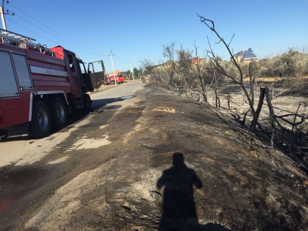 В Атырау при тушении пожара сгорела автоцистерна
