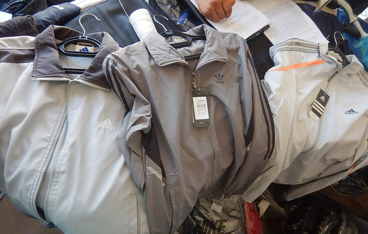 Контрафактную одежду мировых брендов обнаружили в Жамбылской области