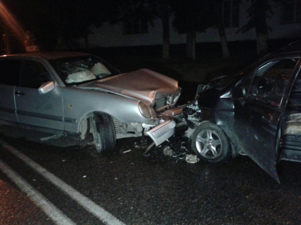 При лобовом столкновении пострадали четыре человека