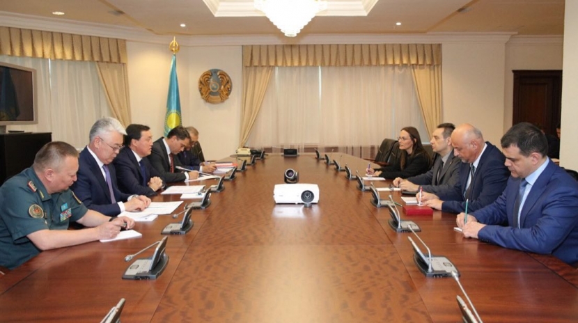 Аскар Мамин принял министра обороны Сербии