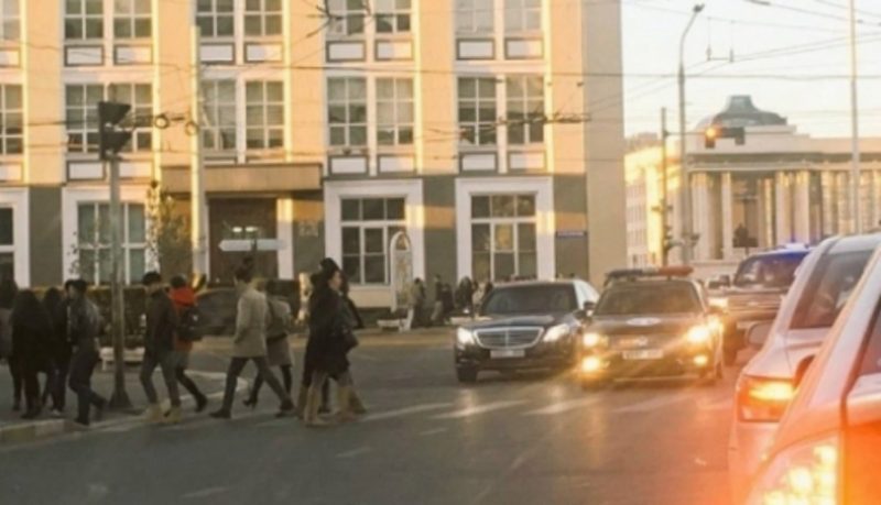 Кортеж президента Монголии пропустил пешеходов